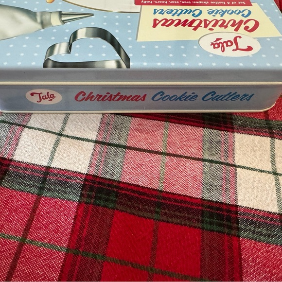 New Tala Retro Christmas Cookie Cutter Set with Icing Bag and Nozzle in Tin - Picture 5 of 6